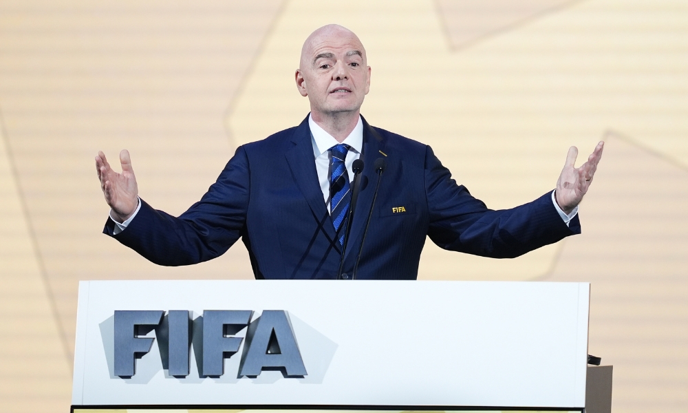 滑倒2次导致球队丢2球，苏比门迪：这是我的失误，我必须检讨.